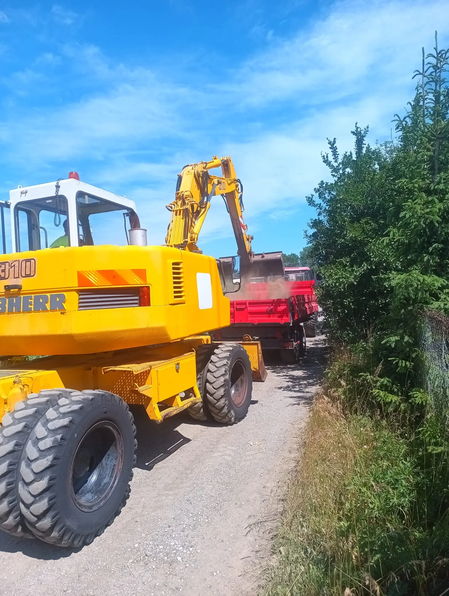Demolácie a stavba — fotografia 4 z 8 — MENCO s.r.o.