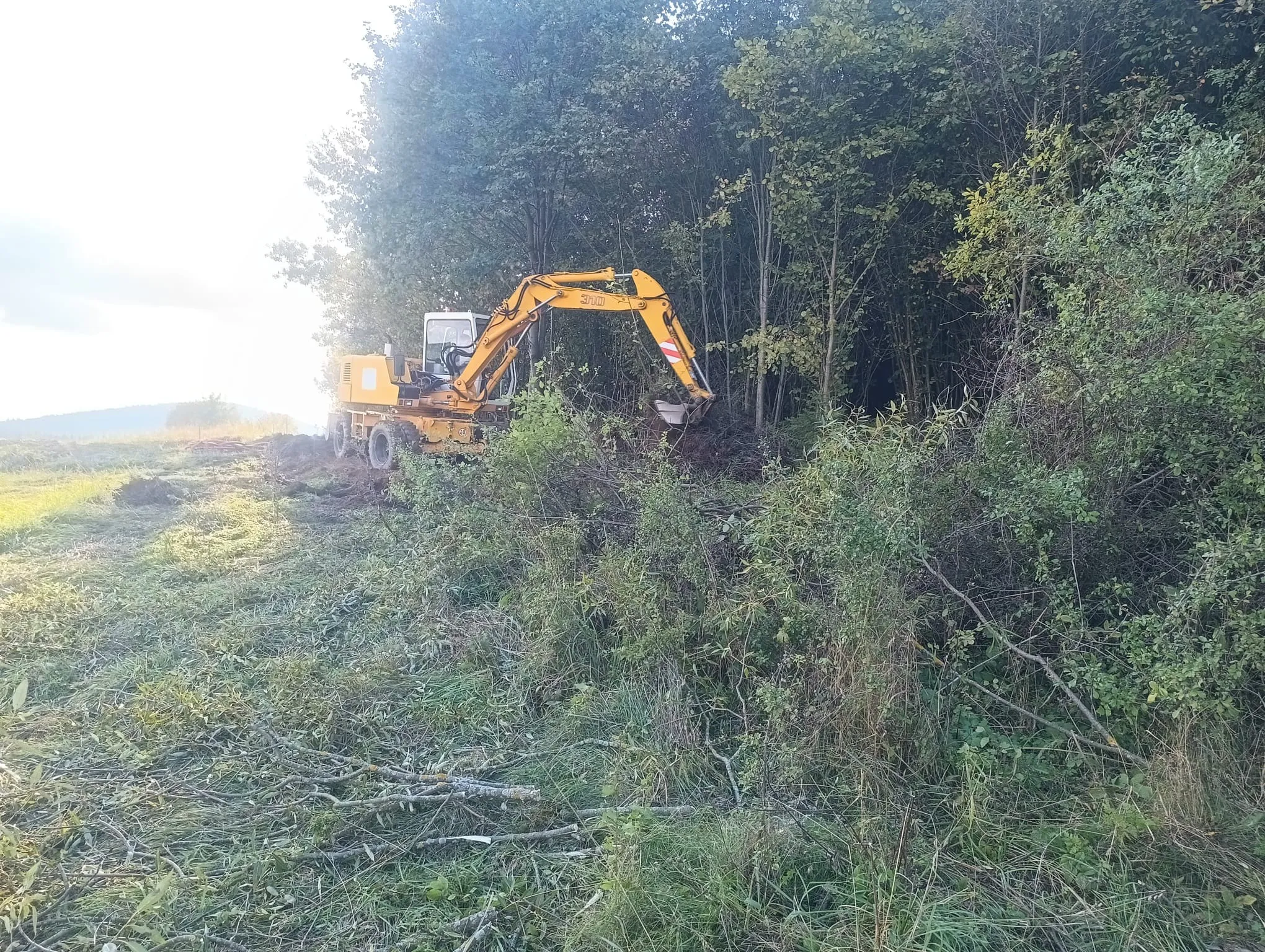 Terén a zemné práce — fotografia 2 z 32 — MENCO s.r.o.