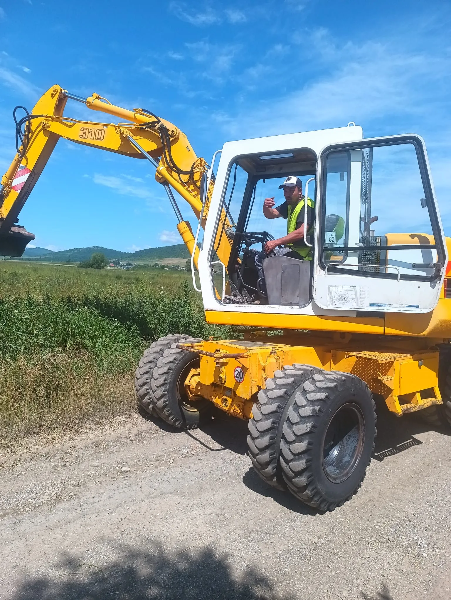 Terén a zemné práce — fotografia 11 z 32 — MENCO s.r.o.