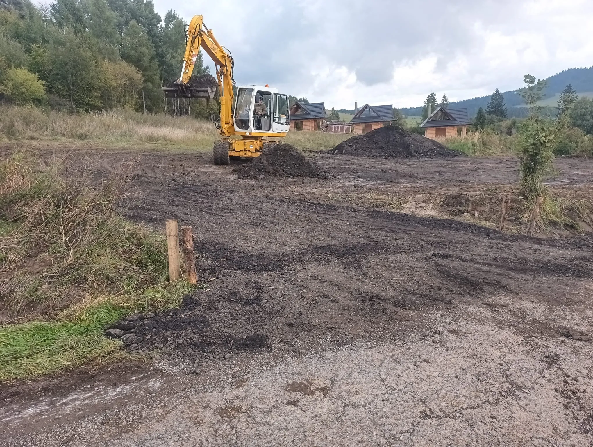 Terén a zemné práce — fotografia 18 z 32 — MENCO s.r.o.