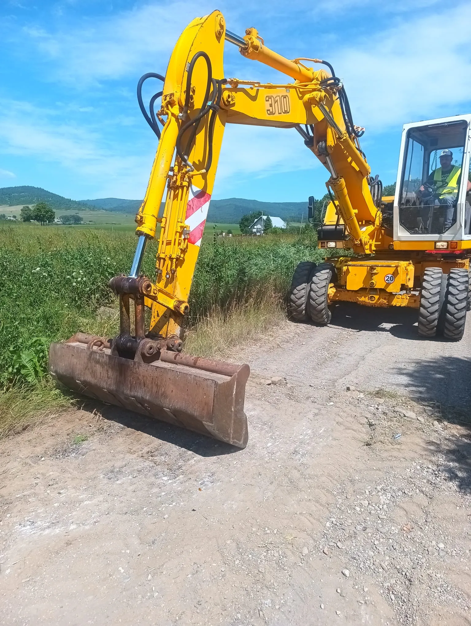 Terén a zemné práce — fotografia 25 z 32 — MENCO s.r.o.