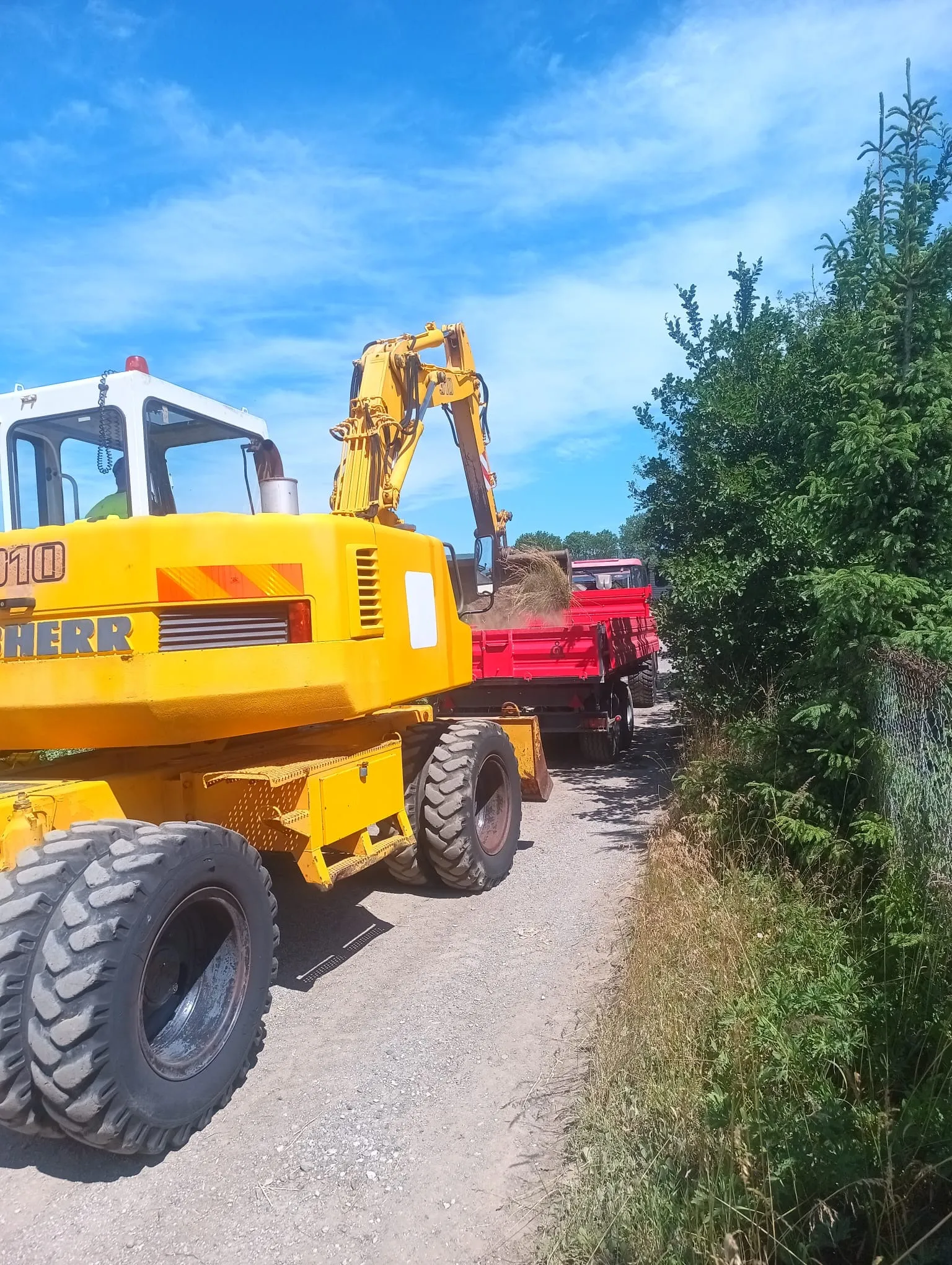 Terén a zemné práce — fotografia 26 z 32 — MENCO s.r.o.