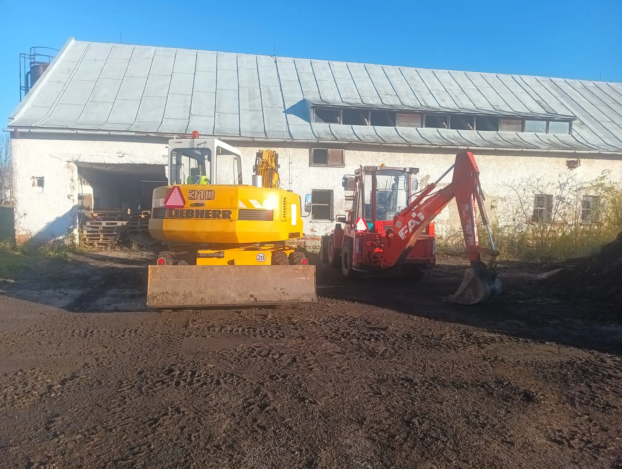 Terén a zemné práce — fotografia 27 z 32 — MENCO s.r.o.