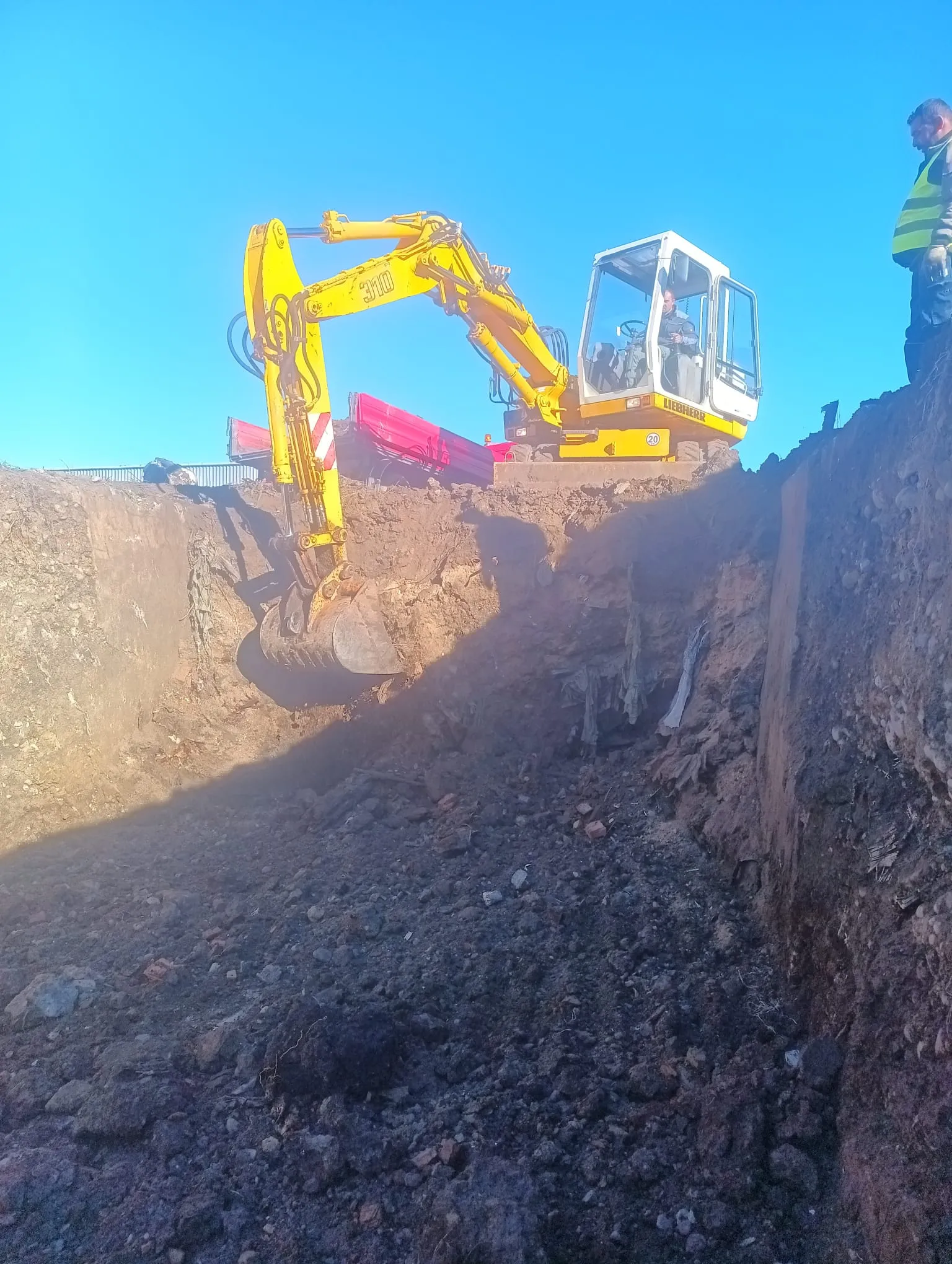 Terén a zemné práce — fotografia 28 z 32 — MENCO s.r.o.